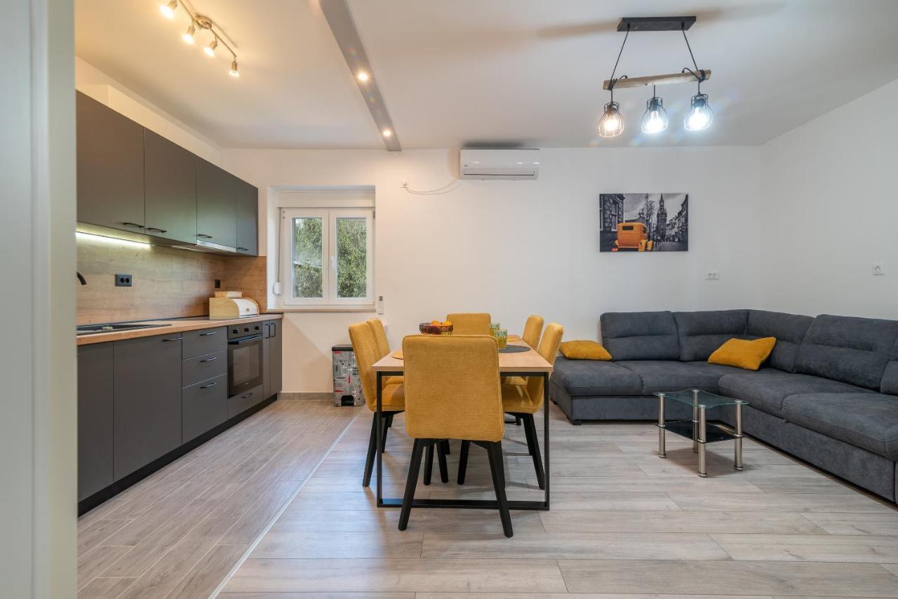 Apartman Galeb Трогир Екстериор снимка